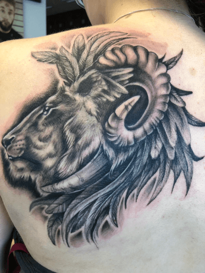 Review image by Laura Horn for Neo Kuro Tattoo