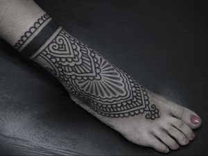 Foot tattoo by Lluís Figueras #LluísFigueras #LluisFigueras #foottattoo #foottattoos #foot #feet #blackwork #dotwork #linework #floral #heart #ornamental #pattern