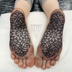 Foot tattoo by Elli Rose #ElliRose #foottattoo #foottattoos #foot #feet #blackwork #Linework #flower #floral #mandala #planumtattoo #ornamental #pattern