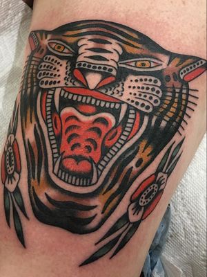 Traditional tattoo by Enrico Grosso aka Henry Big #EnricoGrosso #HenryBig #traditional #americantraditional #trad #traditionaltattoo #tiger #cat #junglecat #flower #floral #leg