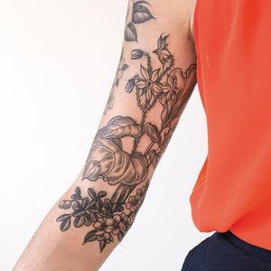 Plant tattoo by EK Chan - Tapestry Collective - Toronto Tattoo Studio - tattoo flash fundraiser for rape crisis centre - #TapestryCollective #Toronto #tattooflash #tattooflashevent #tattooevent #fundraiser #EKChan
