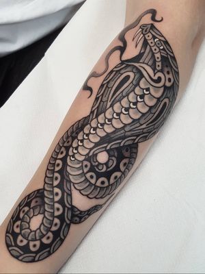 Snake tattoo by Nikko Barber aka nikkotattooer #NikkoBarber #Nikkotattooer #Berlintattoo #tattooBerlin #traditional #AmericanTraditional #blackandgrey #oldschool #snake #reptile #animal