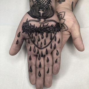 Blackwork Tattoo by Tine Defiore #blackwork #blacktattooing #blacktattooart #hand