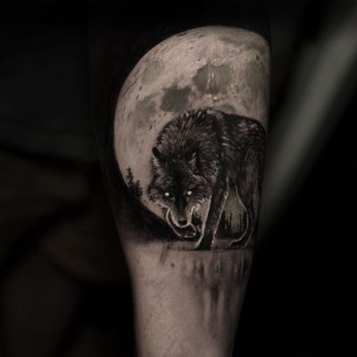 Wolf tattoo by Niki Norberg #NikiNorberg #wolftattoo #wolftattoos #wolf #animal #nature #wolves #realism #realistic #blackandgrey #forest #moon #realismwolftattoo #leg