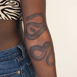 Snake tattoo by EK Chan - Tapestry Collective - Toronto Tattoo Studio - tattoo flash fundraiser for rape crisis centre - #TapestryCollective #Toronto #tattooflash #tattooflashevent #tattooevent #fundraiser #EKChan