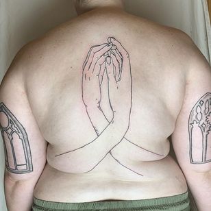 Back tattoo by The Tiny Fire #TheTinyFire #coverupsagainstabuse #coveruptattoos #coverup #tattoocommunity #tattooartist #backtattoo #backpiece #hand #hands #holdinghands #Linework #illustrative