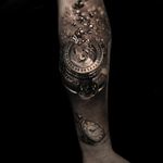 Realism tattoo by Niki Norberg #NikiNorberg #LondonTattooConvention #LondonTattooConvention2019 #London #tattooconvention #realistic #realism #hyperrealism #compass #clock