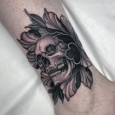 Skull tattoo by Jean LeRoux #JeanLeRoux #tattooideas #tattooidea #tattooinspiration #tattoodesign #tattoodesignidea #tattooinspo #skull #peony #flower #floral #artnouveau #neotraditional #japanese