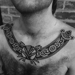 Traditional tattoo by Enrico Grosso aka Henry Big #EnricoGrosso #HenryBig #traditional #americantraditional #trad #traditionaltattoo #blackwork #chest #chain #flower #floral #pattern #rose