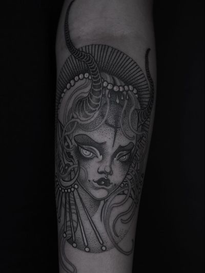 Illustrative tattoo by Pinyeyu #Pinyeyu #tattooartist #tattoodo #tattoodoapp #awesometattoo #besttattoo #arm #illustrative #neotraditional #portrait #lady #ornamental #alien #creature #dotwork