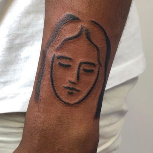 Illustrative tattoo by Jacqueline May #JacquelineMay #coverupsagainstabuse #coveruptattoos #coverup #tattoocommunity #tattooartist #blackwork #illustrative #brushstroke #portrait #ladyhead #arm