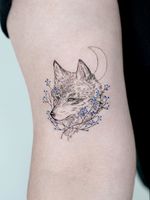 Wolf tattoo by Bium Tattoo #BiumTattoo #wolftattoo #wolftattoos #wolf #animal #nature #wolves #illustrative #linework #fineline #illustrativewolftattoo #flower #floral #arm #finelinewolftattoo