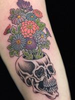 Skull and flowers tattooby Hanna Sandstrom #HannaSandstrom #DarkAgeSeattle #Seattle #skull #flowers #floral #color #illustrative #japanese #mashup