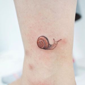 Snail tattoo by Heemee #Heemee #snailtattoo #snailtattoos #snail #nature #animal #realism #realistic #hyperrealism #color