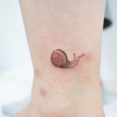 Snail tattoo by Heemee #Heemee #snailtattoo #snailtattoos #snail #nature #animal #realism #realistic #hyperrealism #color