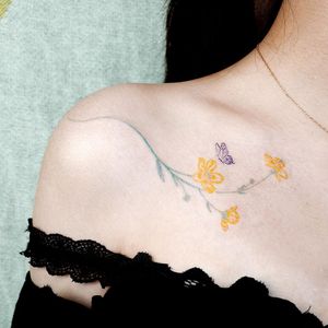Flower and butterfly tattoo by Lit of Studio by Sol #Lit #StudiobySol #Seoul #Seoultattooartist #Koreantattooartist #Korea #flowers #floral #butterfly #shoulder #illustrative