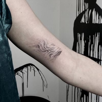 Hand poke tattoo by Sabrina Drescher aka stabdee #SabrinaDrescher #StabDee #handpoketattoo #illustrative #dotwork #handpoke #surrealism #surreal #water #ripples #texture