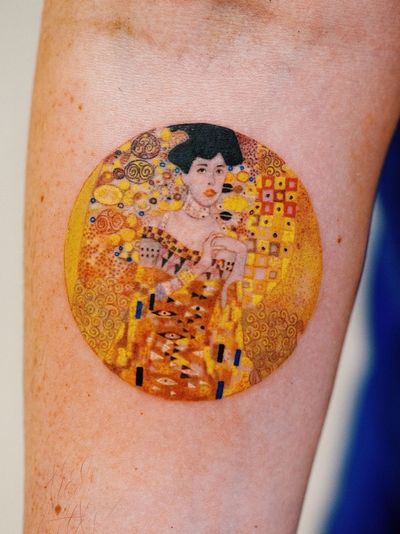 Klimt tattoo by Zihee #Zihee #finearttattoos #arthistory #GustavKlimt #Klimt #paintingtattoo #artnouveau #pattern #color #lady #portrait #gold #flowers