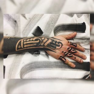 Hand tattoo by Delia Vico #DeliaVico #femaletattooartist #femaletattooers #womxn