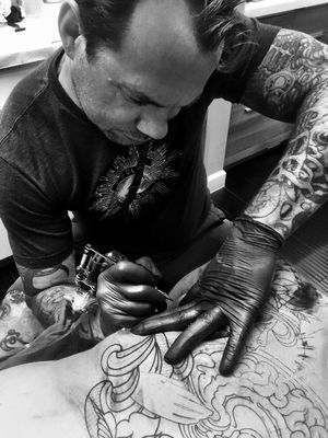 Shane Wallin tattooing a client #ShaneWallin #tattooartist
