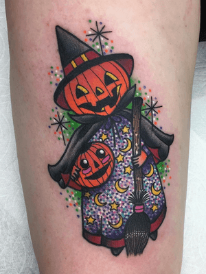 Pumpkin witch tattoo by Roberto Euan aka goldlagrimas #RobertoEuan #goldlagrimas #Halloweentattoos #halloweentattoo #halloween #Samhain #AllHallowsEve #pumpkin #witch #stars #moon #broom #jackolantern #cute #color #newschool