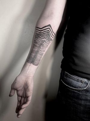 Blackwork illustrative tattoo by Rex Morris aka FCKNRX #RexMorris #FCKNRX #blackwork #illustrative #freehand #freemachine #abstract #abstractexpressionism #underground #forearmtattoo #armtattoo