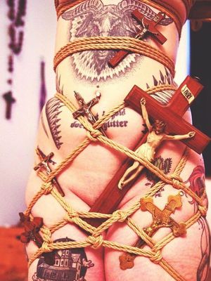 Hayley Ryan tied by Daemonum X and photo by Freshie Juice #DaemonumX #tattoocollector #leatherdyke #ropetop #shibari 
