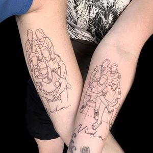 Family tattoo by Acos Tattoo #AcosTattoo #sistertattoos #sisters #sistertattooidea #familytattoo #siblingtattoo #matchingtattoo #bfftattoo 