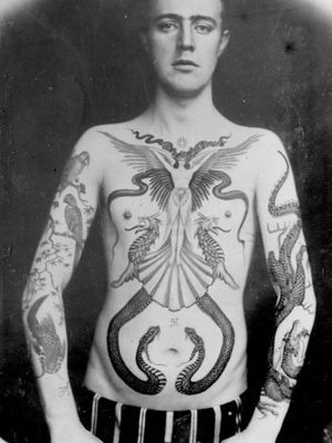 Tattoo by tattoo artist Sutherland Macdonald #SutherlandMacdonald #Britishtattooartist #vintagetattoo #tattoohistory #tattooculture #traditionaltattoo 