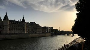 Canal boat tour - Tattooed Travels: Paris, France #paris #france #paristattoo #paristattooartist #paristattooshop #tattooparis