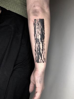 Blackwork illustrative tattoo by Rex Morris aka FCKNRX #RexMorris #FCKNRX #blackwork #illustrative #freehand #freemachine #abstract #abstractexpressionism #underground #forearmtattoo