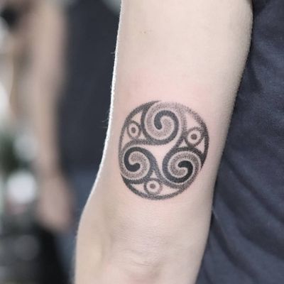 Triskelion tattoo by Meli Wolf TTT #MeliWolfttt #Triskelion #Triskeliontattoo #vikingtattoo #viking #norse #norsemythology #norsesymbols #symbols