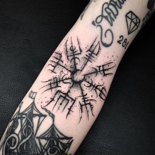 Vegvisir tattoo by Rafa Tattooist #rafatattooist #vegvisir #vikingtattoo #viking #norse #norsemythology #norsesymbols #symbols