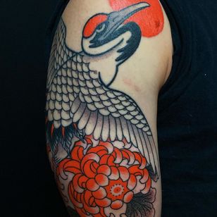 Crane tattoo by Horikai Caio Pineiro #HorikaiCaioPineiro #crane #chrysanthemum #japanesetattoos #japanese #irezumi #japanesemythology #mythology 