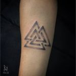 Valknut tattoo by Morgane Uchronia #MorganeUchronia #Valknut #Valknuttattoo #vikingtattoo #viking #norse #norsemythology #norsesymbols #symbols