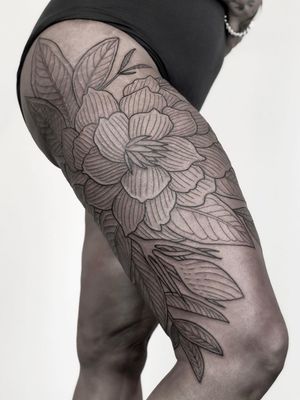 Flower tattoo by Daniel the Gardner #DanieltheGardner #flower #floral #plant #nature #tattoosondarkskin #darkskintattoos