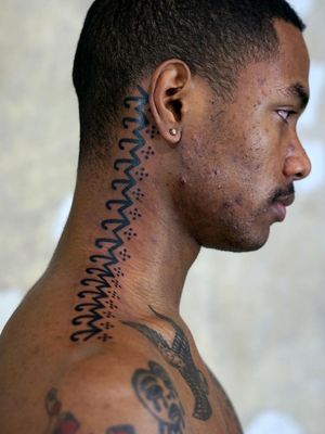 Neck tattoo by Brody Polinsky #BrodyPolinsky #pattern #neotribal #necktattoo #tattoosondarkskin #darkskintattoos