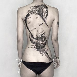 Noh Theatre mask tattoo by Oscar Hove #OscarHove #noh #nohmask #dragon #backpiece #backtattoo #japanesetattoos #japanese #irezumi #japanesemythology #mythology 