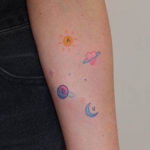 Small hand poke tattoo by Yaroslav Putyata #YaroslavPutyata #yarput #handpoke #smallhandpoketattoo #smalltattoo #tinytattoo #color #heart #moon #planets #stars