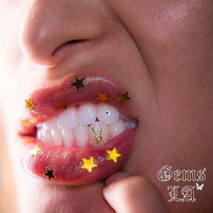 Tooth bling by Alexis aka Gems.LA #gemsla #toothbling #toothgems #toothjewelry #jewelry #gems #bling #bodymod 
