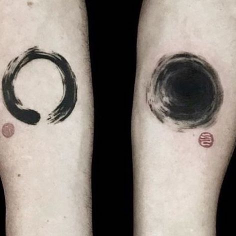 Enso tattoo by Sumie Uehara #sumieuehara #enso #ensotattoo #blacktattoo #blackwork #brushstroke #zen #buddhism #tattooswithmeaning