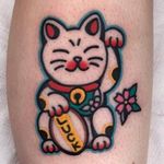 Maneki Neko tattoo by Red Lip Tattoo #RedLipTattoo #ManekiNeko #Japanesecattattoo #ManekiNekotattoo #cat #kitty #luckycat #japanesetattoos #japanese #irezumi #japanesemythology #mythology 