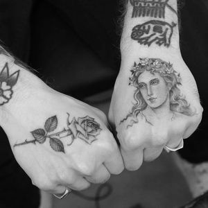 Hand tattoos by Ruby May Quilter #RubyMayQuilter #handtattoo #finelinetattoo #rosetattoo #portrait #lady 