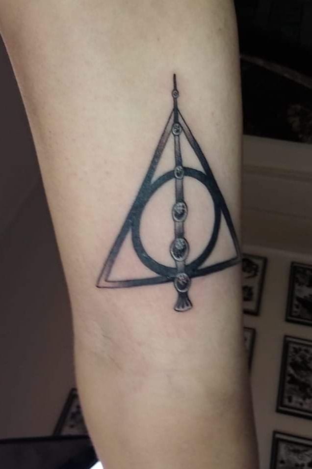 Cap1 Tattoos  Tattoos  Feminine  Harry Potter Deathly Hollows Mandala