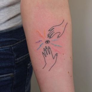 Small hand poke tattoo by Yaroslav Putyata #YaroslavPutyata #yarput #handpoke #smallhandpoketattoo #smalltattoo #tinytattoo #hands #eye #lightning 