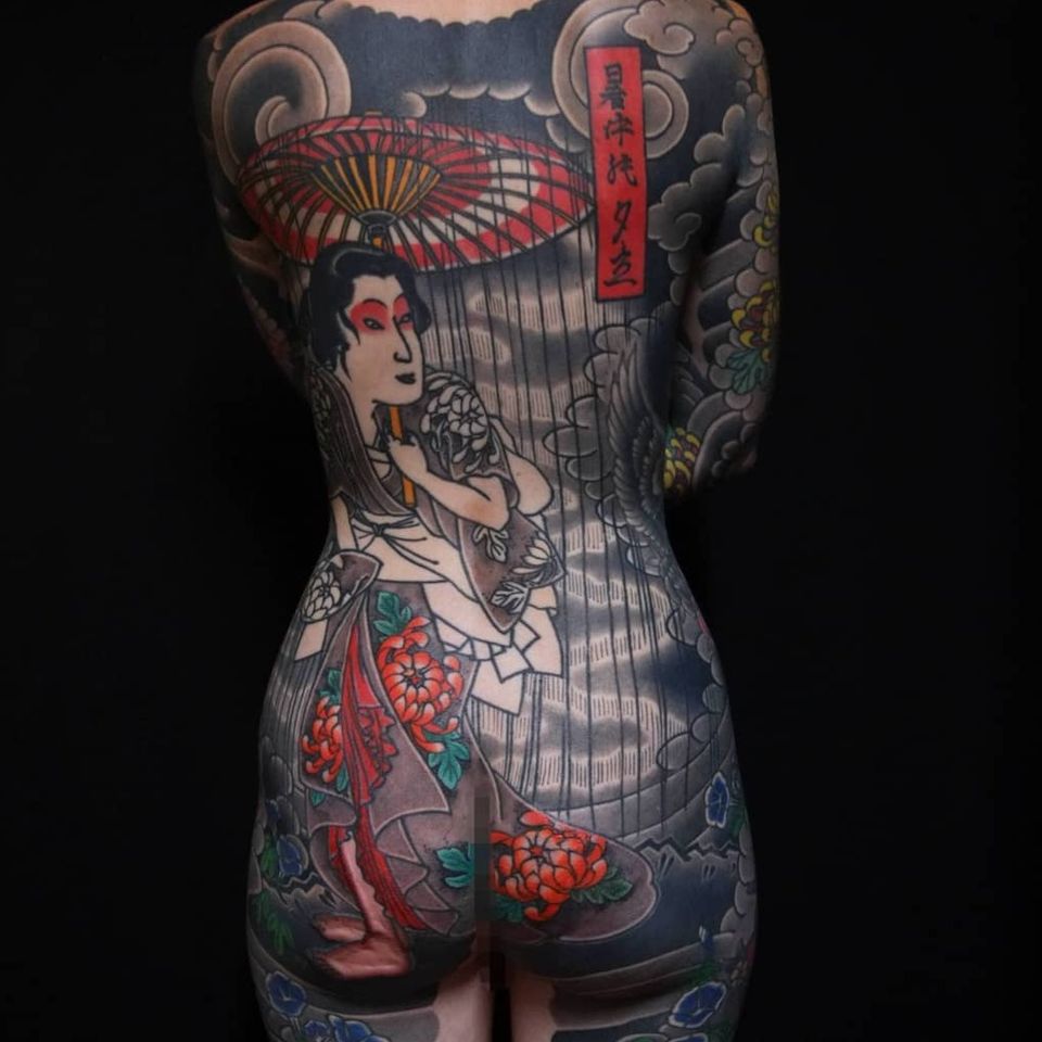 Geisha tattoo by Ichi Hatano #IchiHatano #geisha #geishatattoo #backpiece #backtattoo #japanesetattoos #japanese #irezumi #japanesemythology #mythology 