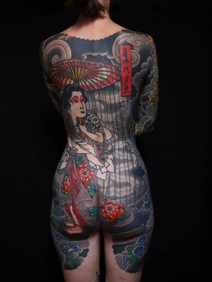 Geisha tattoo by Ichi Hatano #IchiHatano #geisha #geishatattoo #backpiece #backtattoo #japanesetattoos #japanese #irezumi #japanesemythology #mythology 