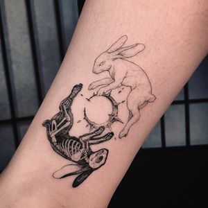 A different kind of Yin Yang tattoo by Ehae Ink #EhaeInk #yinyang #blackwork #Linework #rabbit #bunny #skeleton #moon #Esoteric #Esoterictattoo #Esoterictattoos #alchemytattoo #alchemytattoos #alchemy #darkart