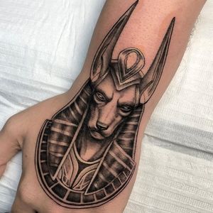 Black and grey Anubis hand tattoo by Felipe Santana of Cavalcant Tattoo House #FelipeSantana #anubis #anubistattoo #egyptiantattoo #handtattoo 