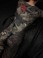 Bodysuit tattoo by Gakkin #Gakkin #bodysuit #bodysuittattoo #rooster #bird #feathers #Japanese #cloud